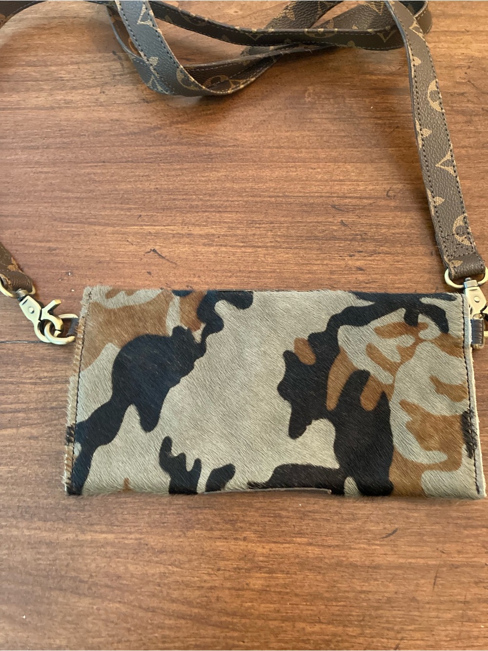 Keep it Gypsy Camouflage Crossbody. - Picture 5 of 7
